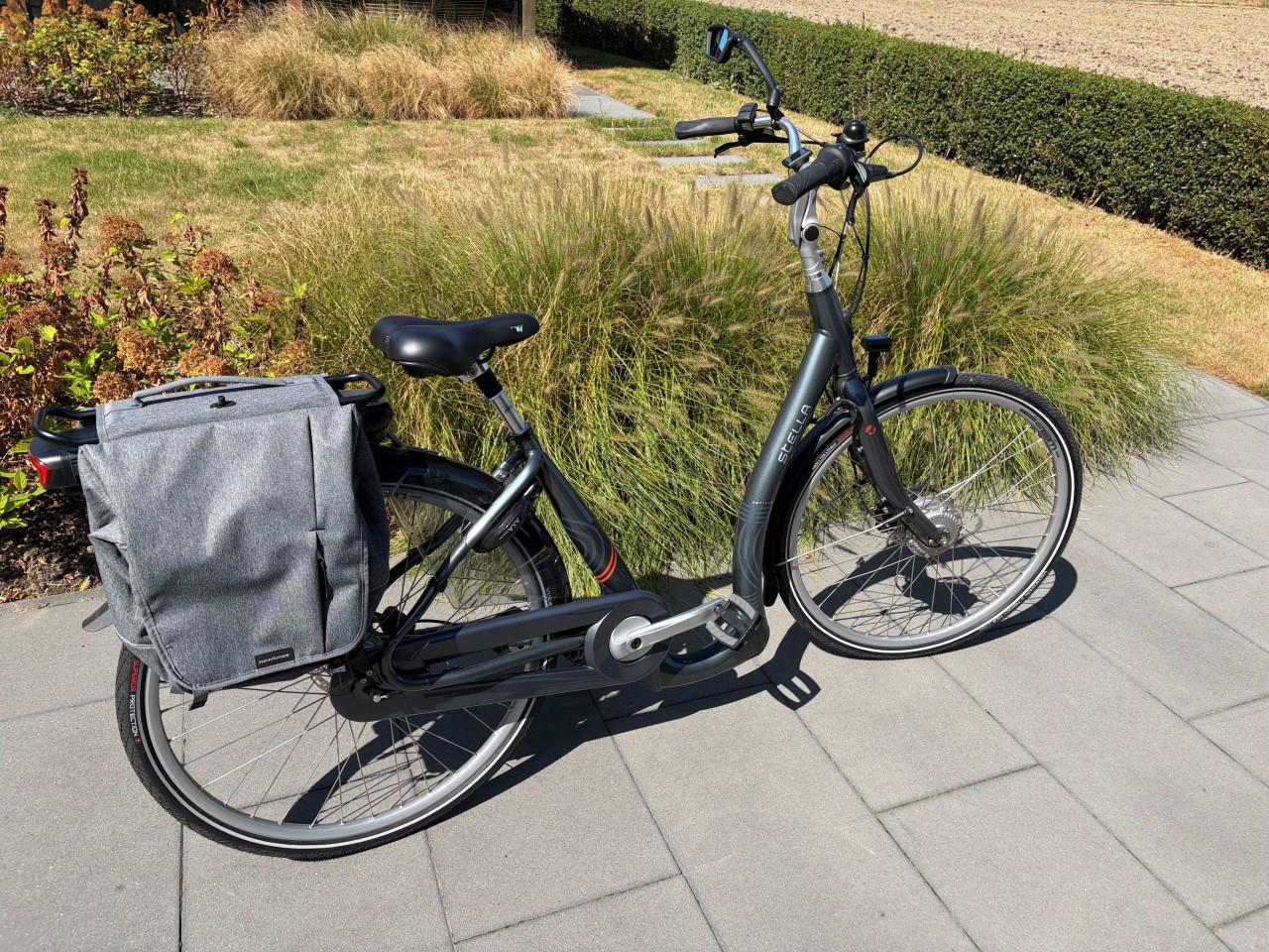 Te koop bijna nieuwe Stella senioren fiets met lage instap