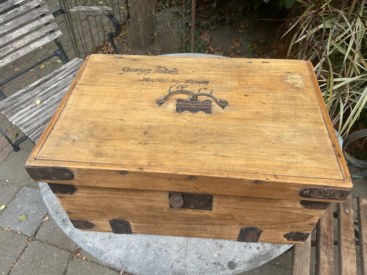 Oud houten kistje