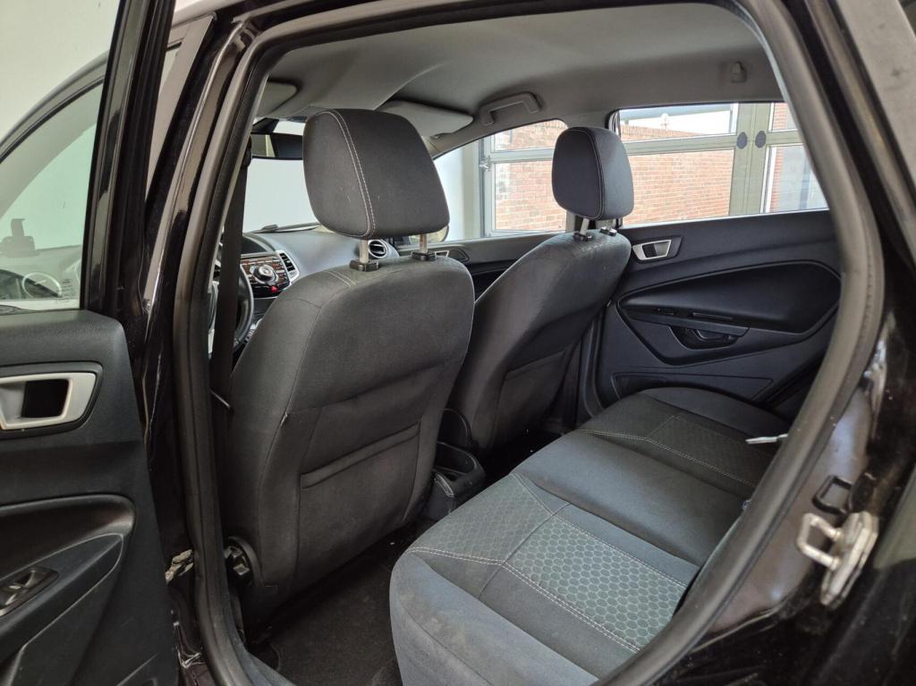 Ford Fiesta 1.25 titanium / keyless / cruisecontrol / nieuwe distriebutieri