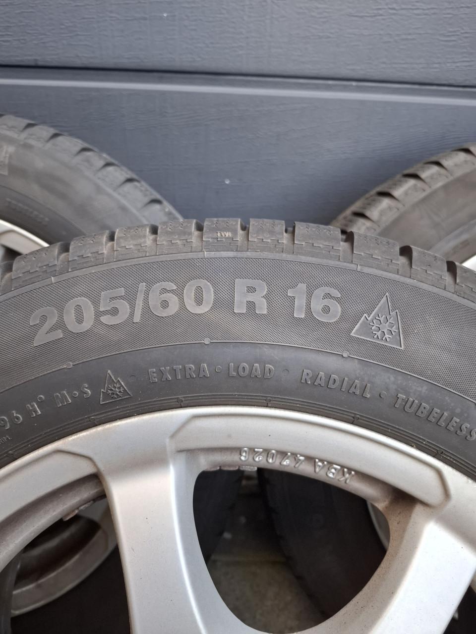 Te koop  winterbanden op licht metalen velgen