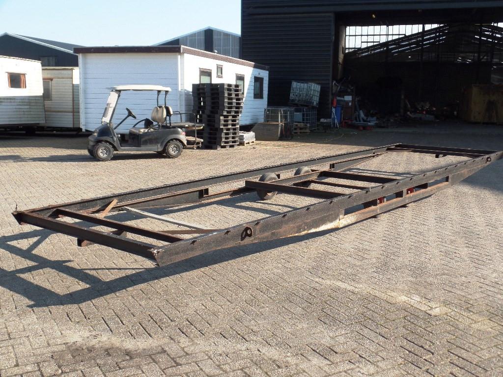Onderstellen voor foodtruck, tinyhouse, mobiele showroom of kantoor te koop