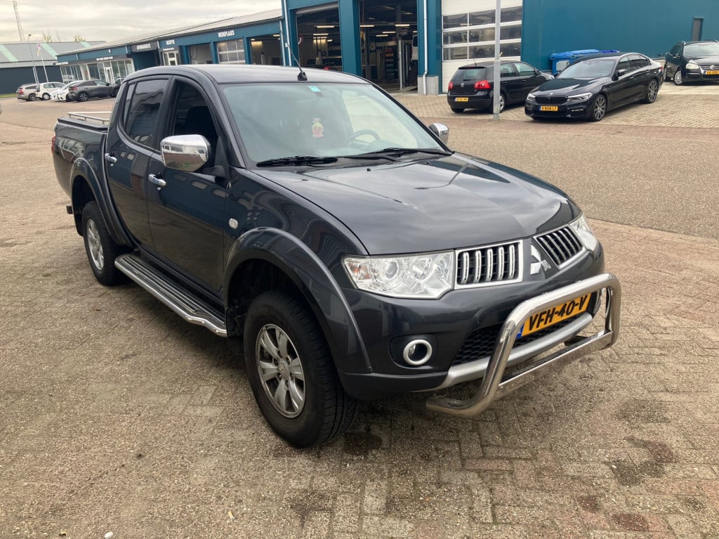 Mitsubishi L200 2.5 di-d club cab invite 4x4 diff-lock