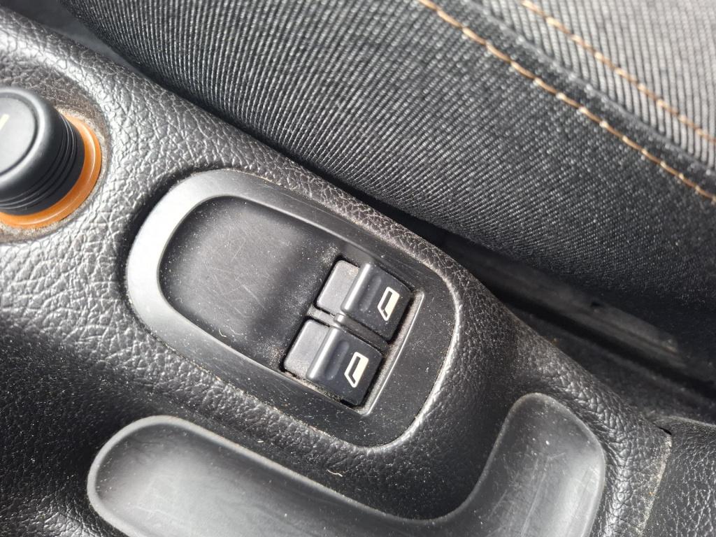 Peugeot 206 1.4i generation 5-drs airco/cruise nieuwe apk!