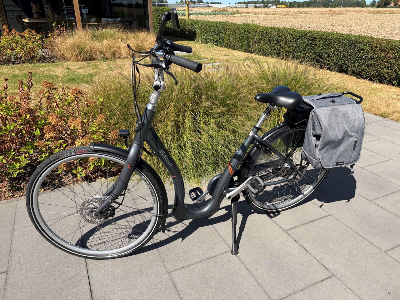 Te koop bijna nieuwe Stella senioren fiets met lage instap