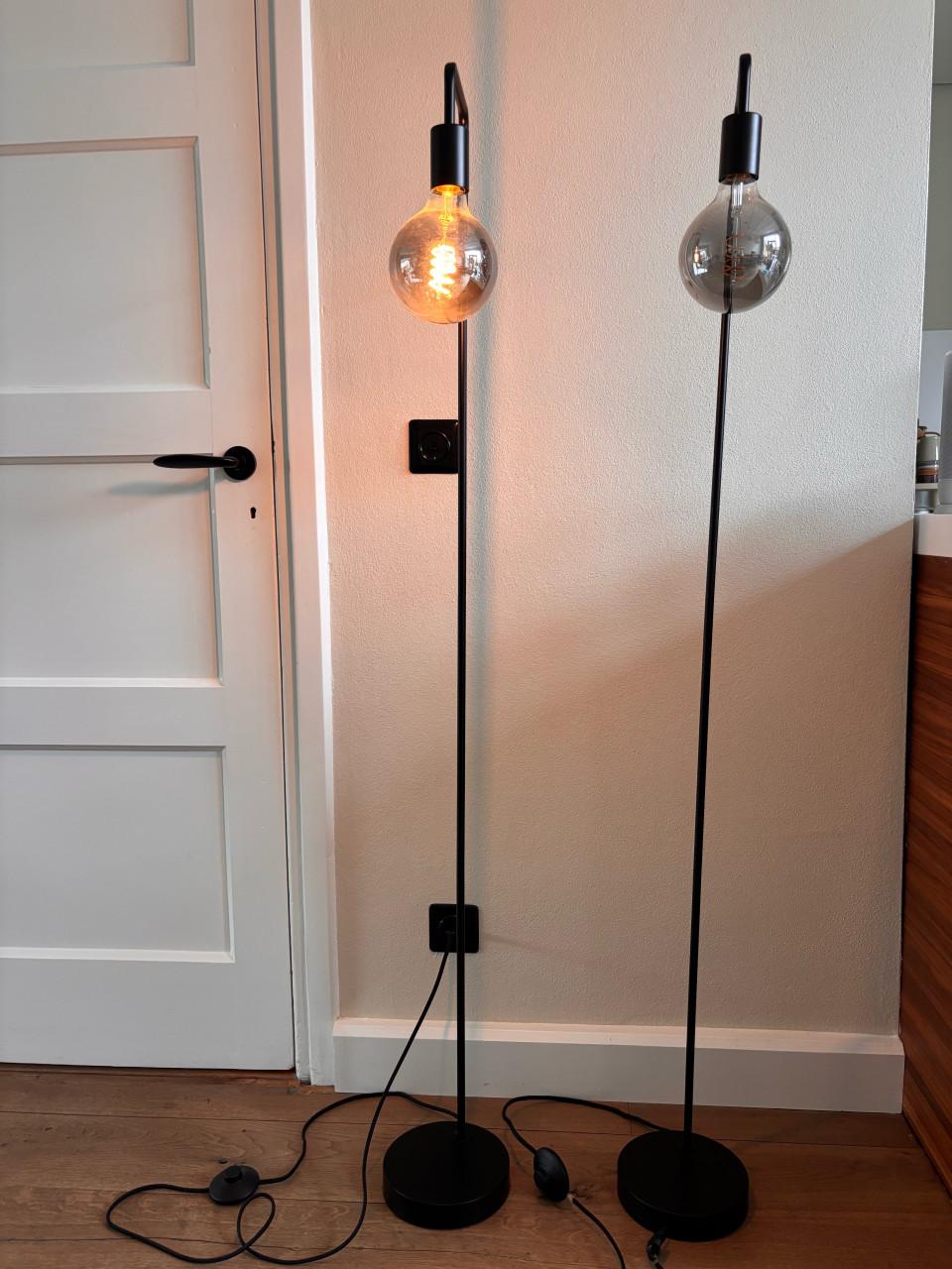 2 staande vloerlampen