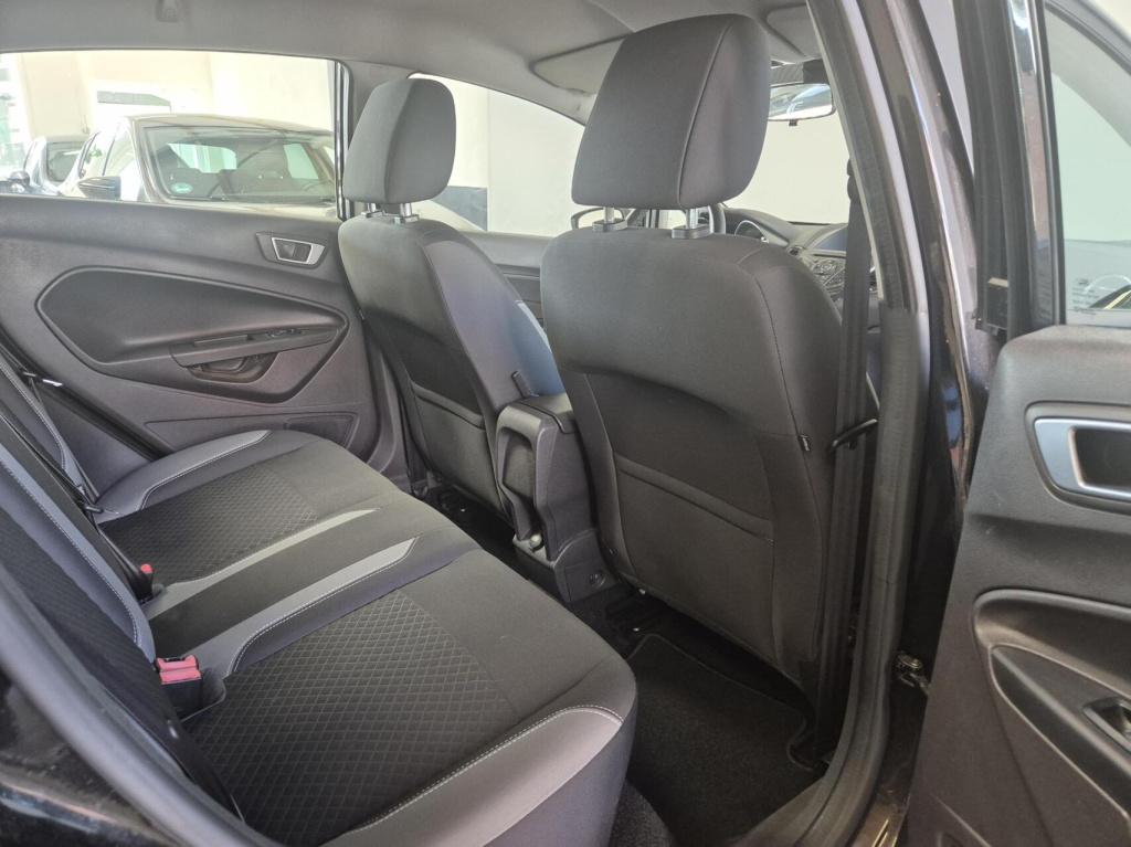 Ford Fiesta 1.25 / nieuwe db riem / parkeersensoren / stoelverwarming