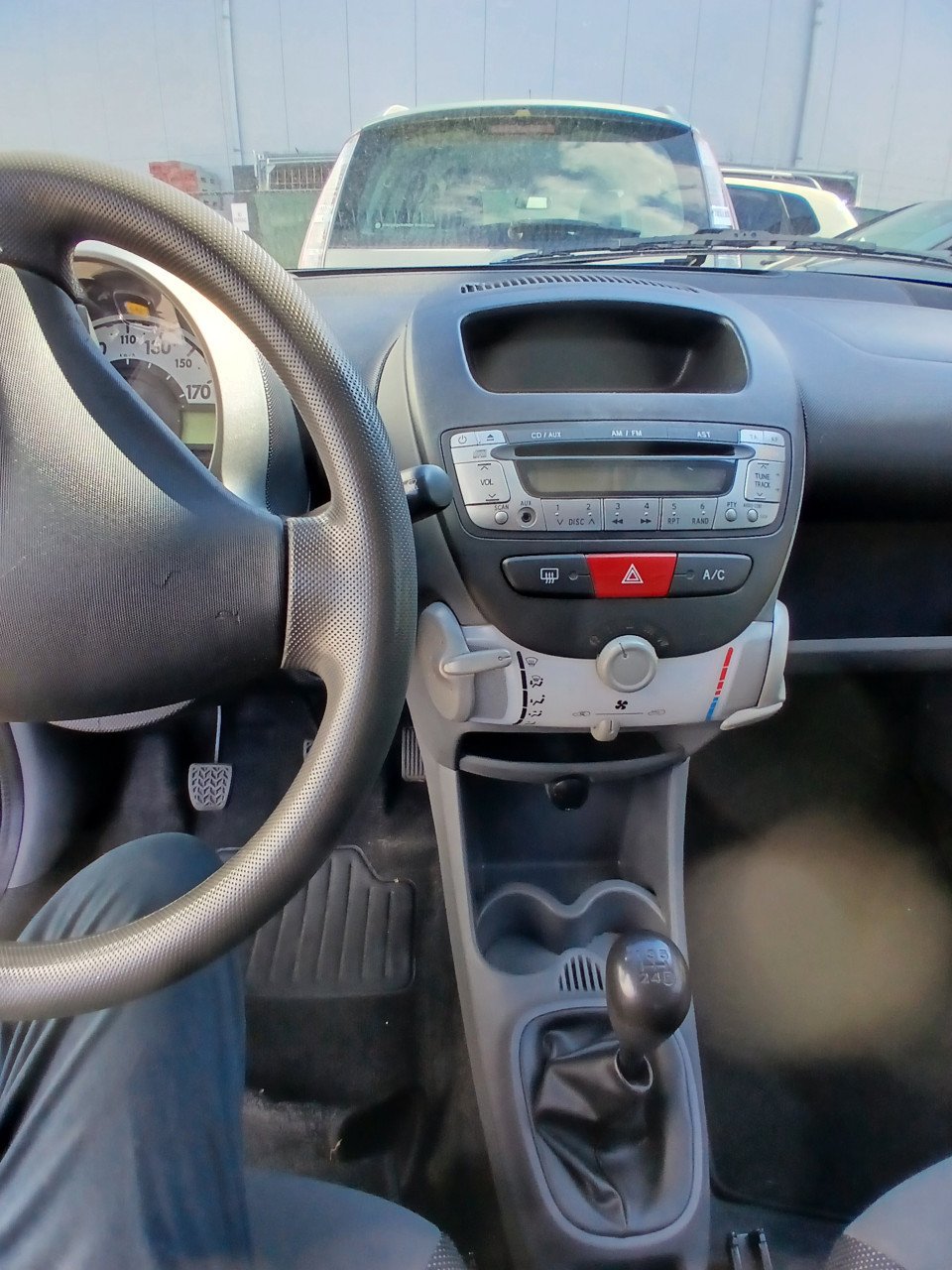 Peugeot 107-2011- km170234-Airco-stuurbekr.radio/cd - apk - 2200,=