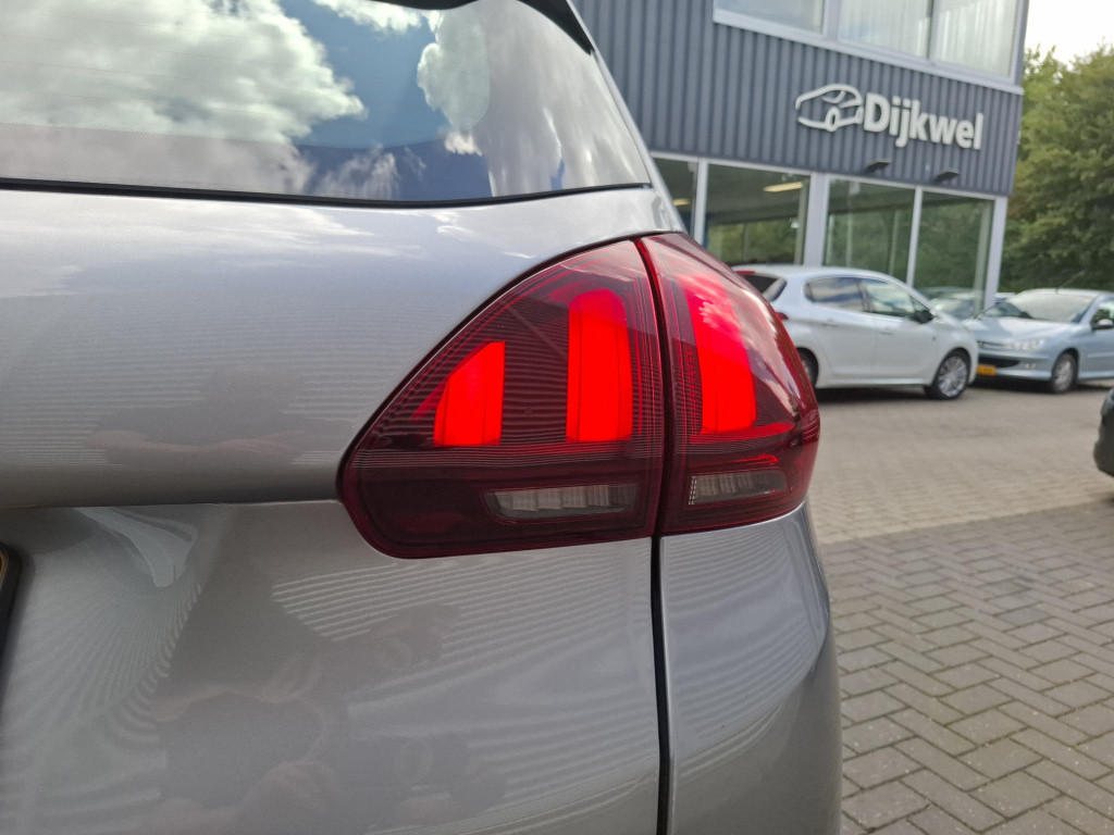 Peugeot 2008 suv 110 blue lion navi/lmv/park