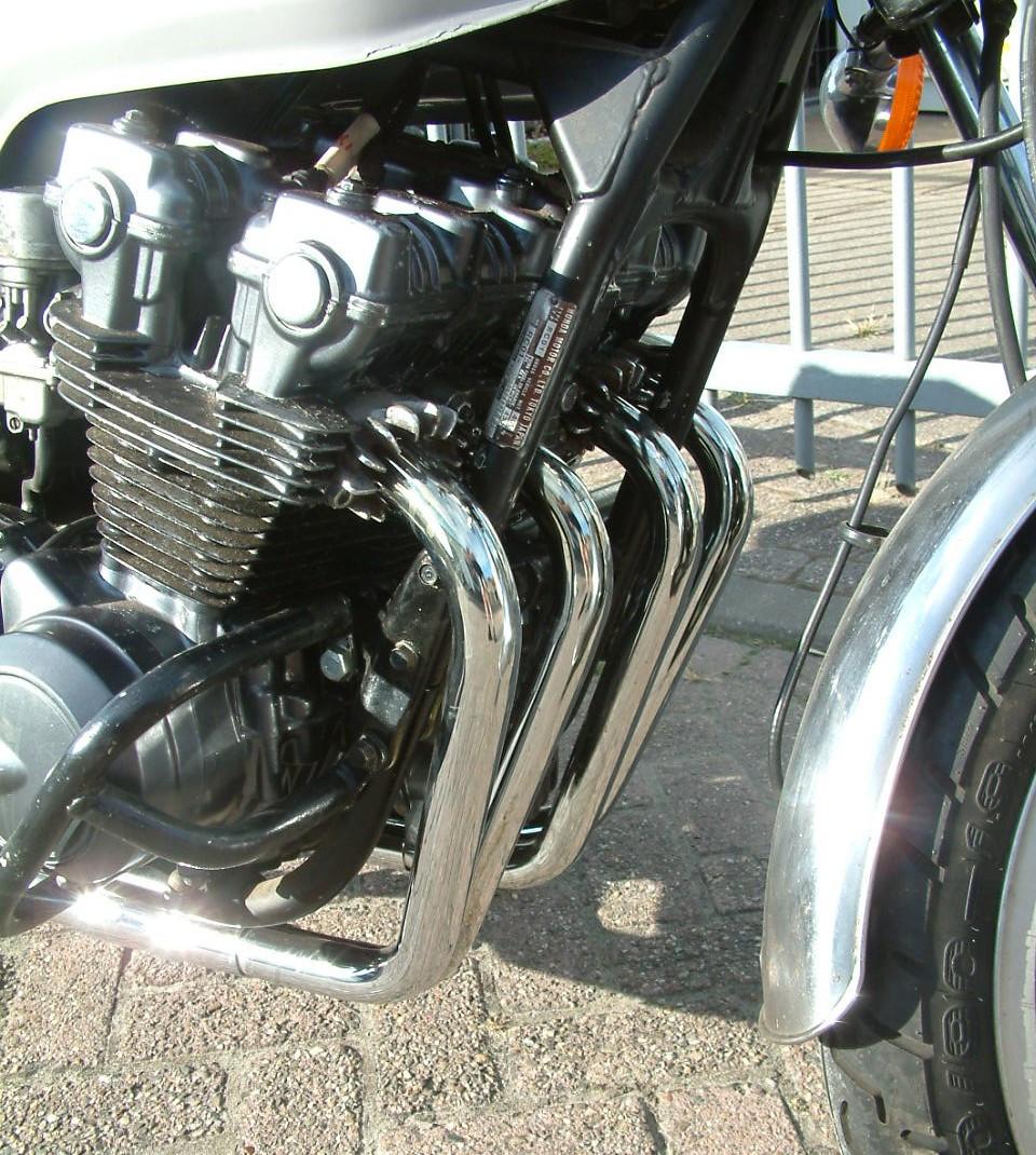 Klassieker  Honda 750  1981 met nieuwe uitlaat bochten en 2 dempers