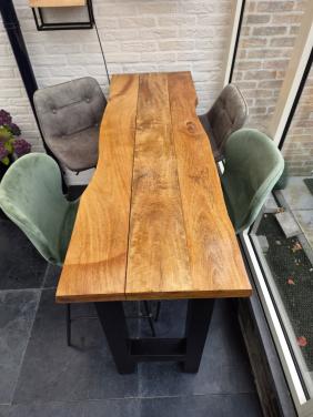 Bartafel met 4 krukken