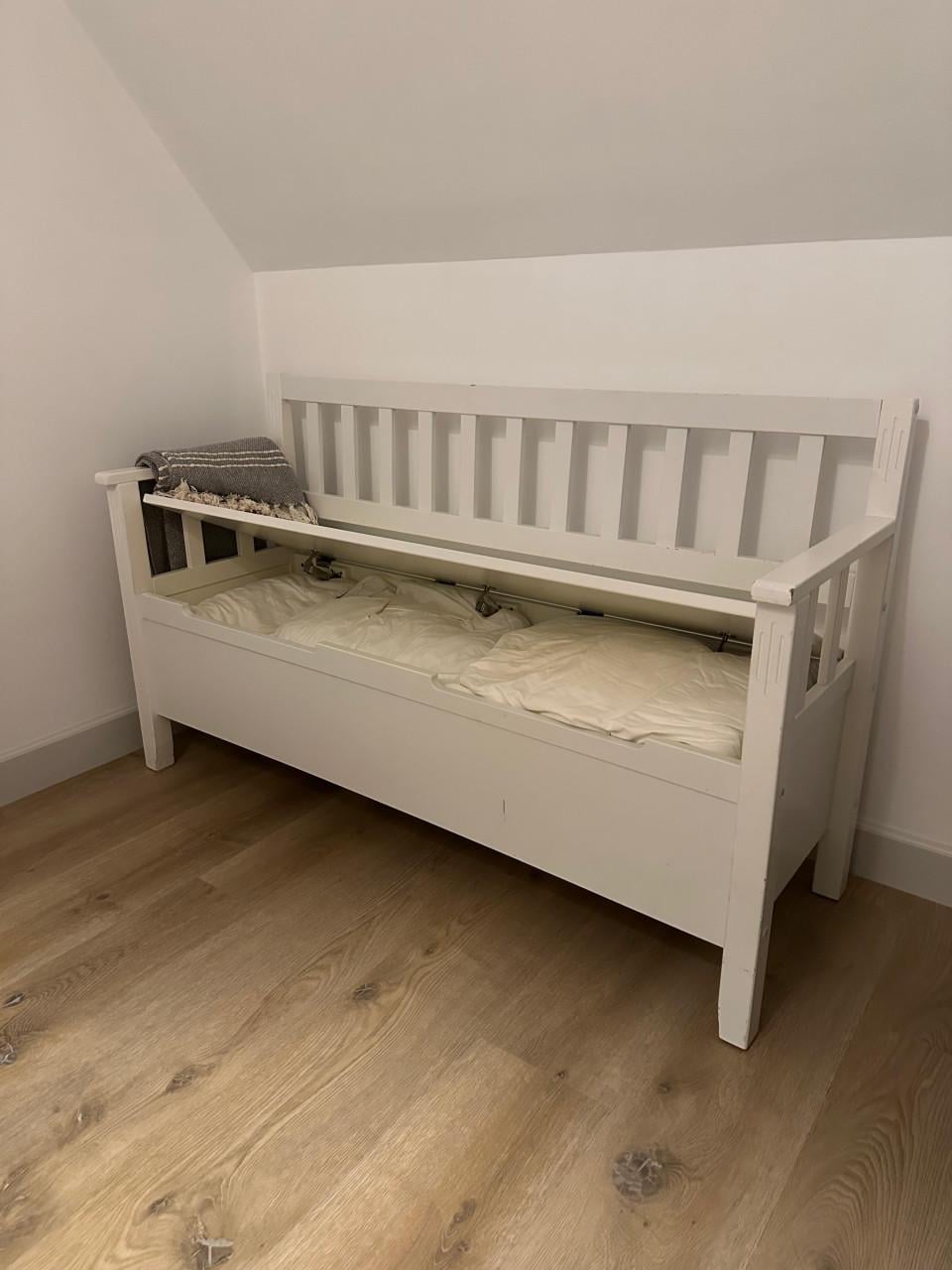 Bankje met obergruimte