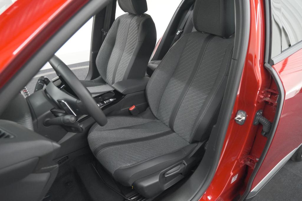 Peugeot 2008 puretech 130 eat8 allure | 360 camera | allseason banden | ada