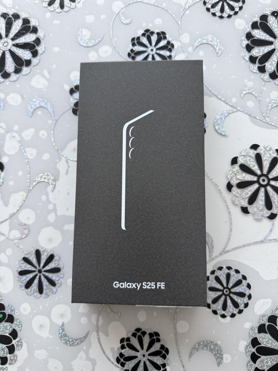 Samsung Galaxy S25 FE - 128GB - Zwart 5G - NIEUW - GESEALD -