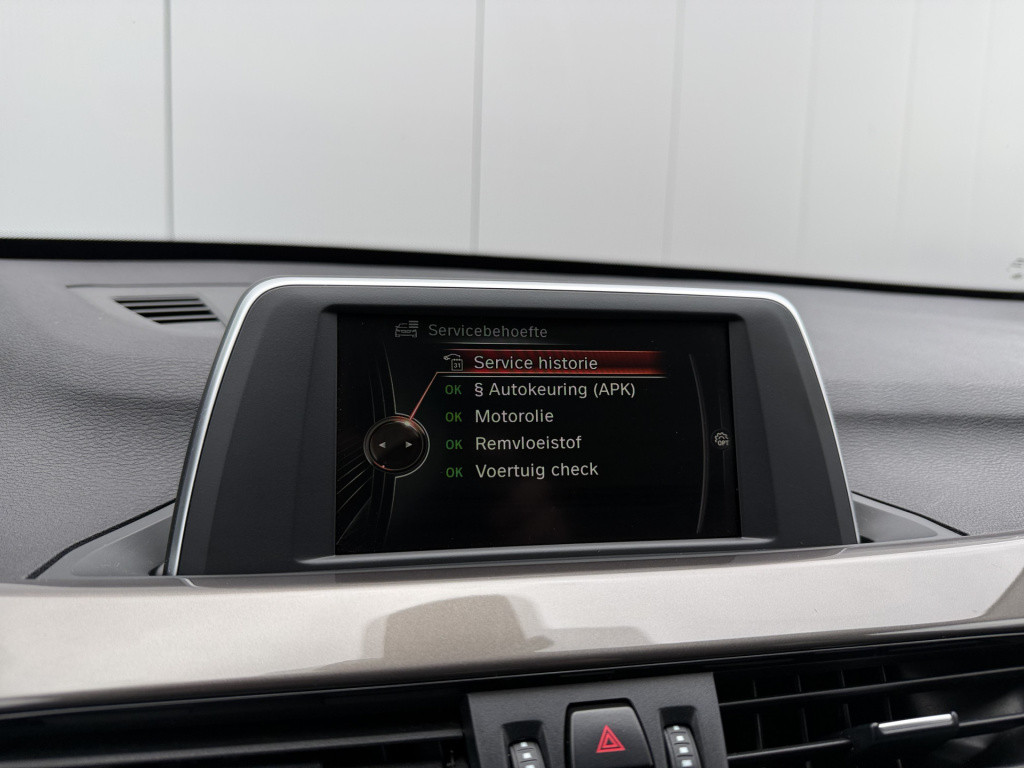 BMW X1 sdrive18i 136pk high executive automaat