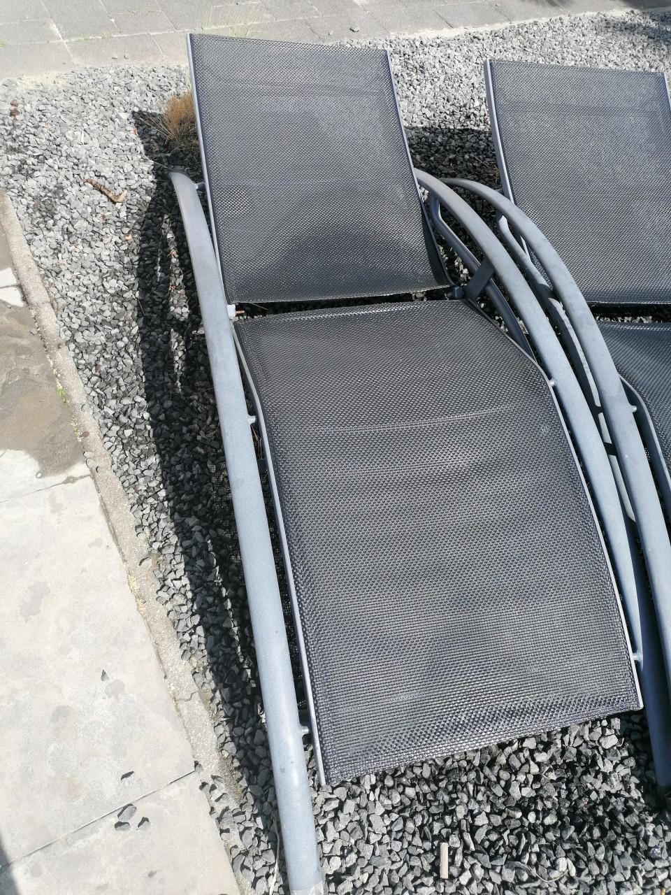 2 ligstoelen intratuin samen € 20,00