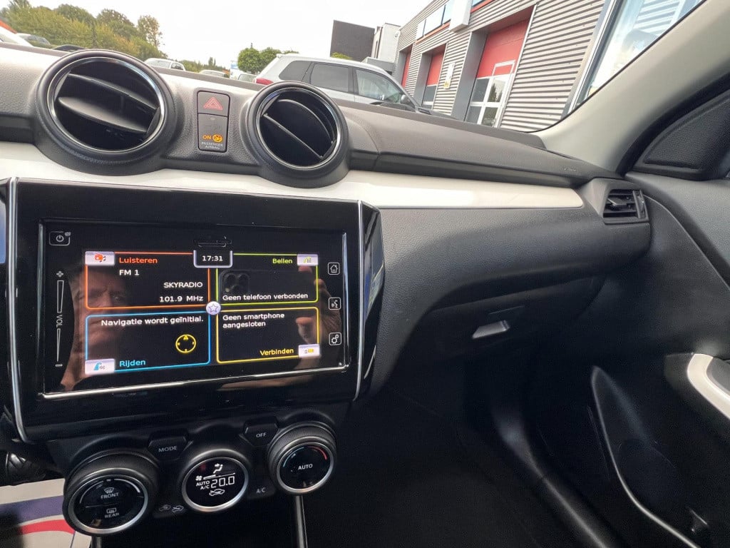 Suzuki Swift 1.0 stijl smart hybrid, camera, carplay enz...