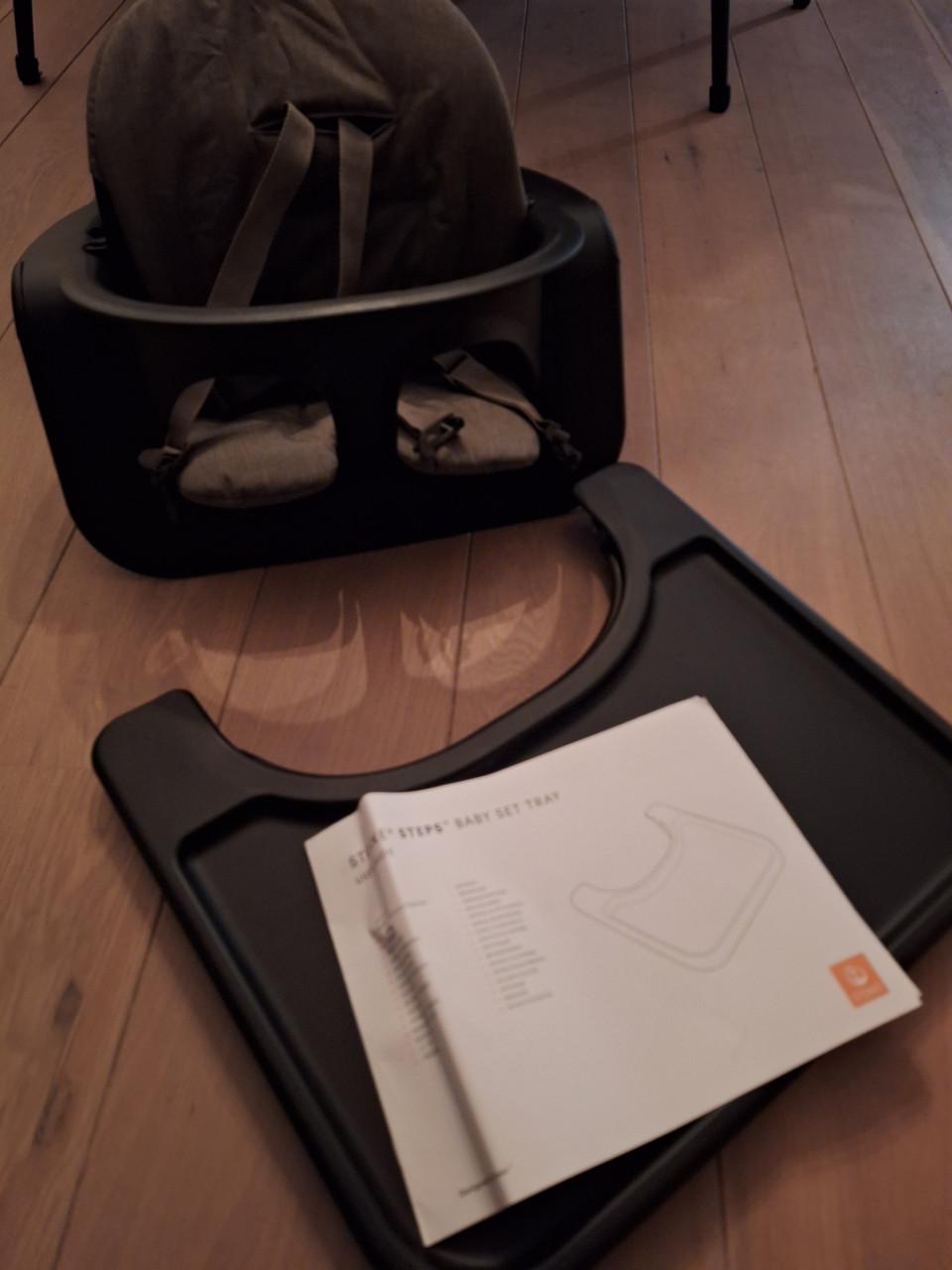 Stokke steps zitje + eettafel en stoelhoes