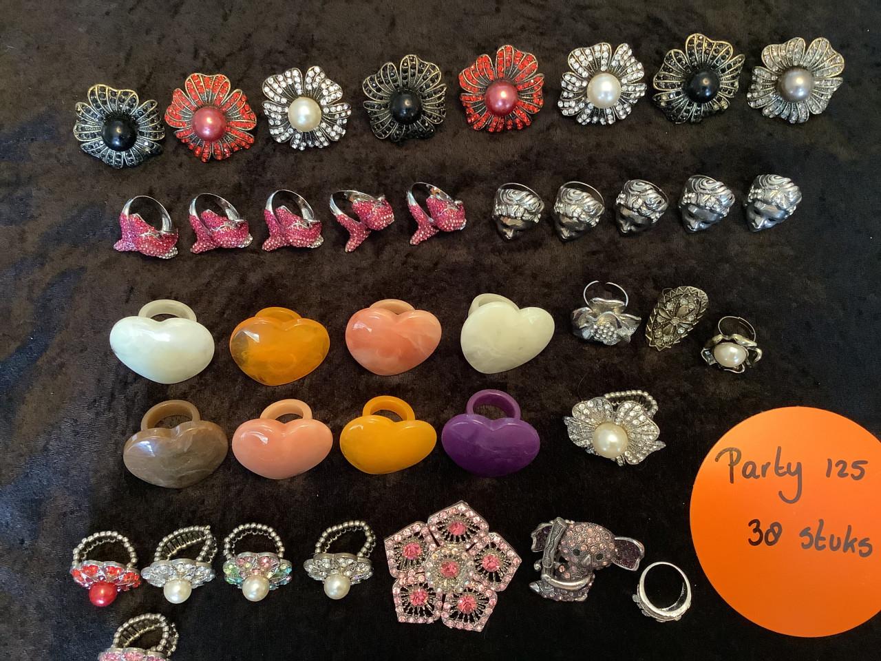Aanbieding, diversen soorten ringen. ( partij 125)