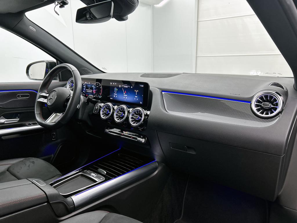 Mercedes-Benz Gla-klasse 200 amg line | sfeerverlichting | panoramadak | cr
