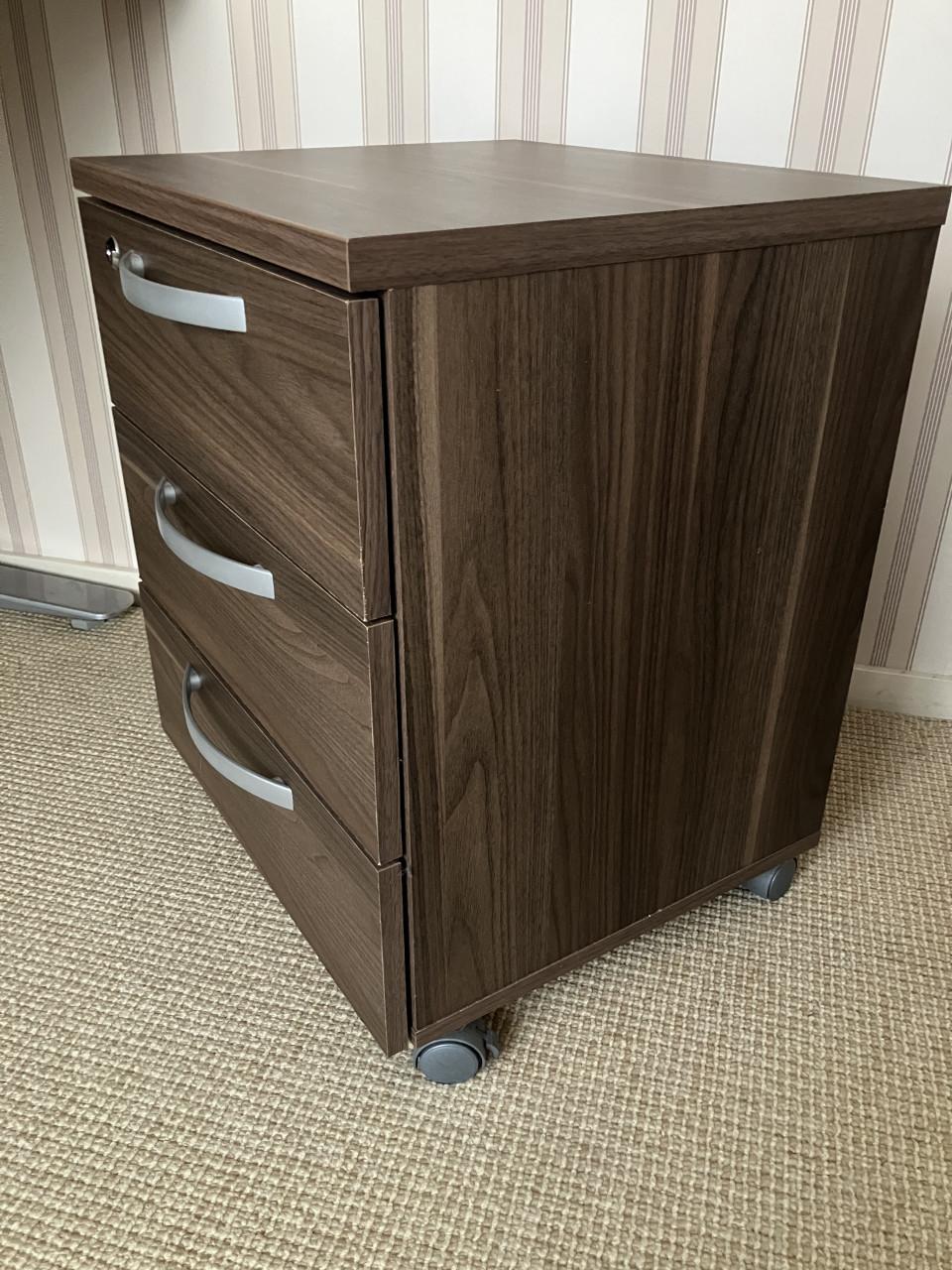 Bureau met 2 ladekastjes