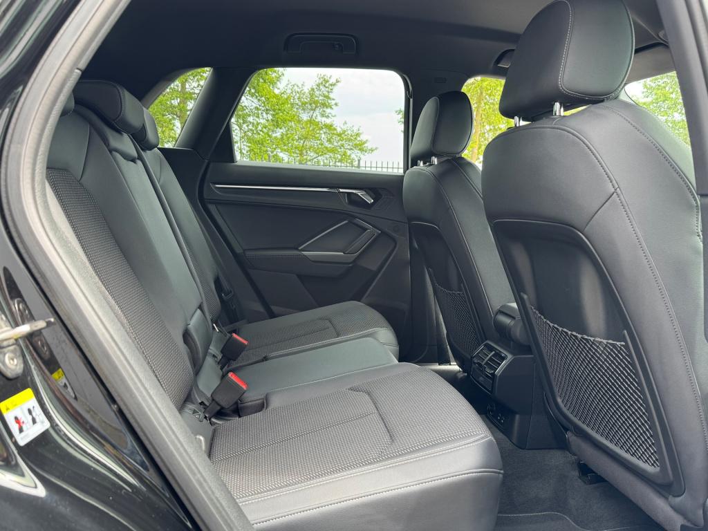 Audi Q3 35 tfsi 3x s-line * keyless * matrix led * carplay