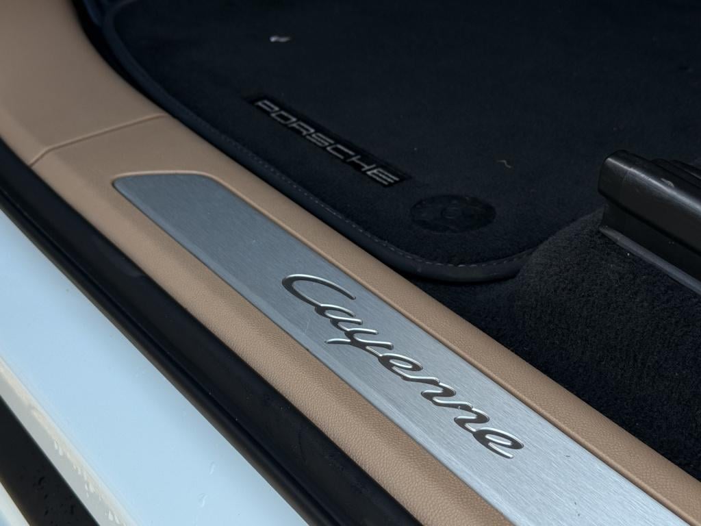 Porsche Cayenne 3.0 | sportdesign | pano | sportchrono | luchtvering | acc 