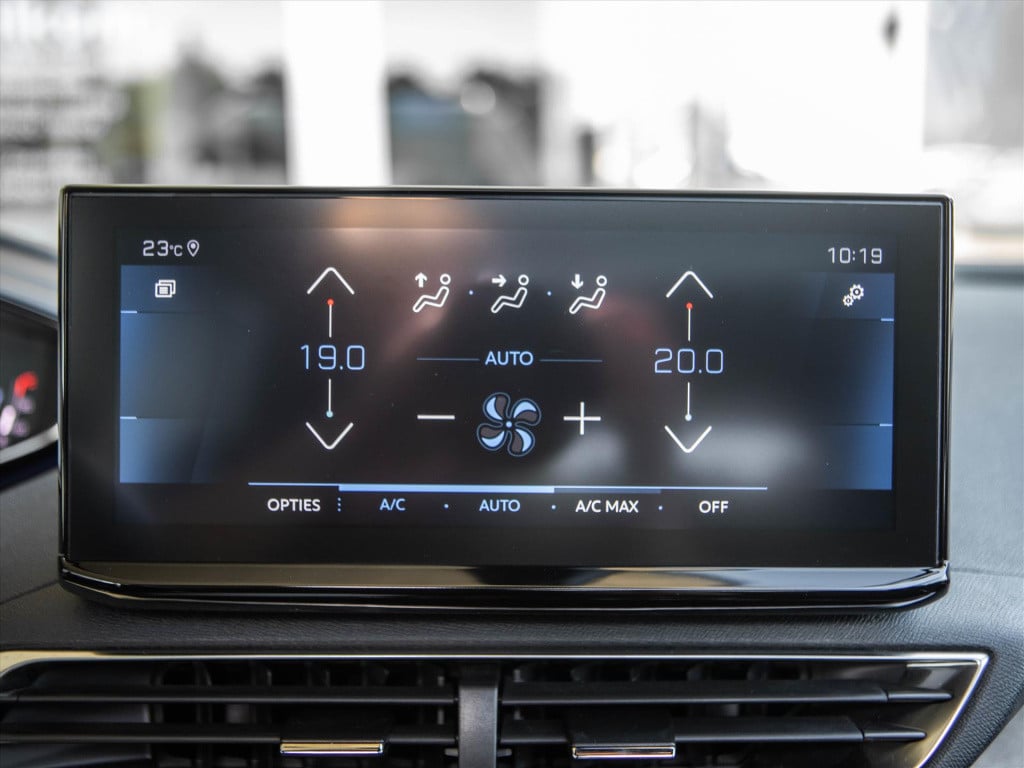 Peugeot 5008 puretech 130pk gt | panoramadak | trekhaak | stoelverwarming |