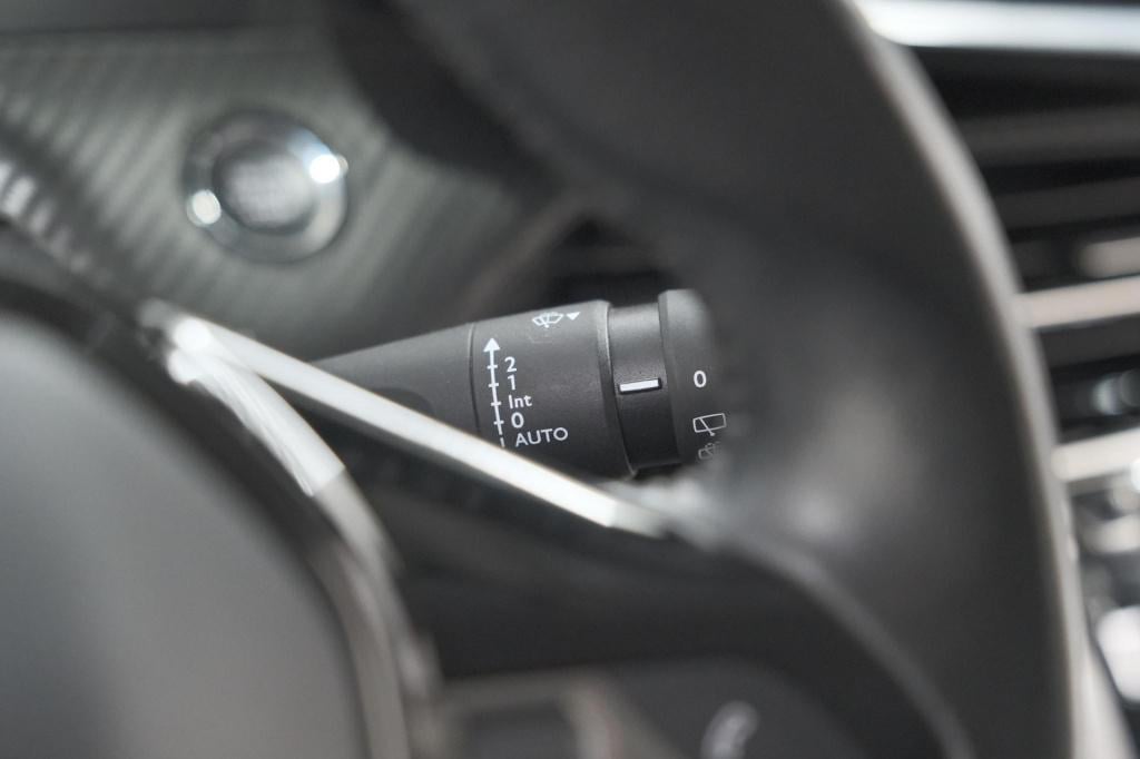 Peugeot E-2008 ev allure pack 50 kwh | 3 fase laadfunctie | parkeersensoren