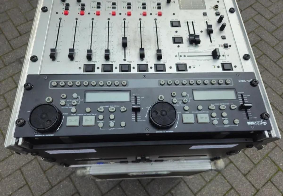 DJ Audio mixers met flightcase
