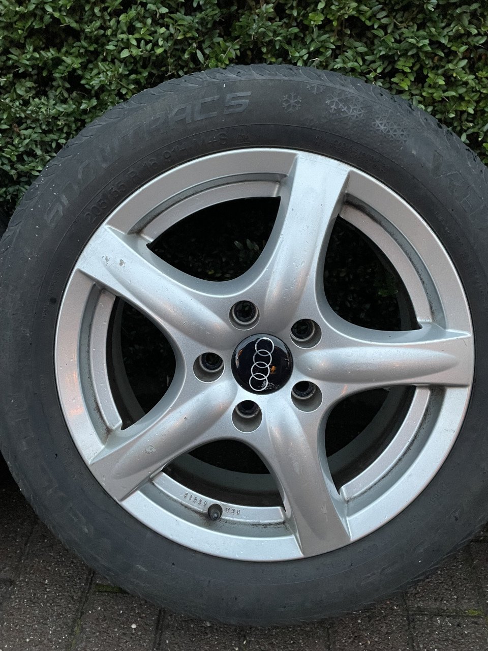 4 Audi winterbanden + licht metalen velgen te koop