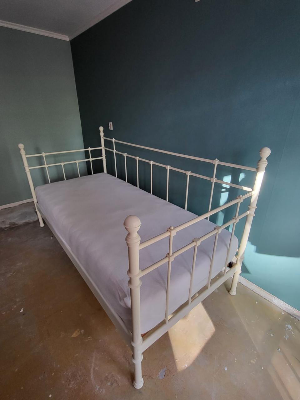 Mooi romantisch wit metalen bed