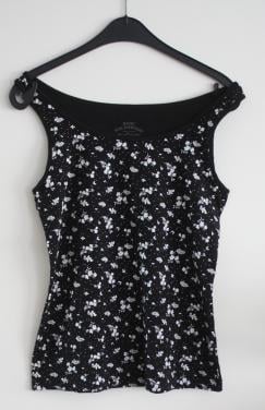Zwarte top met bloemen print maat 40
