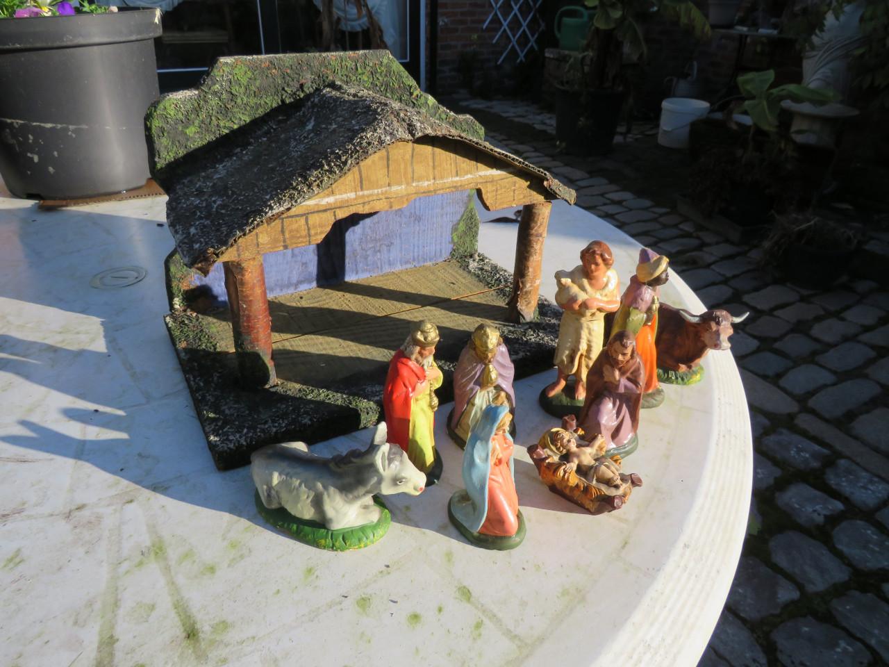 Kerststal met de beelden