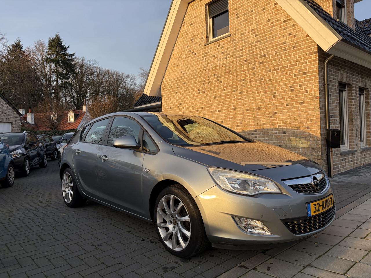 Opel Astra 1.6 Edition Airco PDC NAVIGATIE CCT Nap Logisch Org Nl