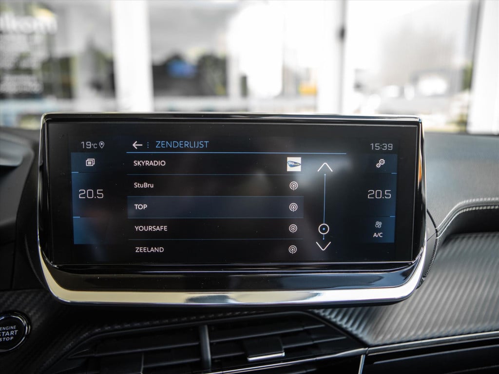 Peugeot 2008 1.2 puretech 130pk gt-line automaat | panoramadak | camera | n