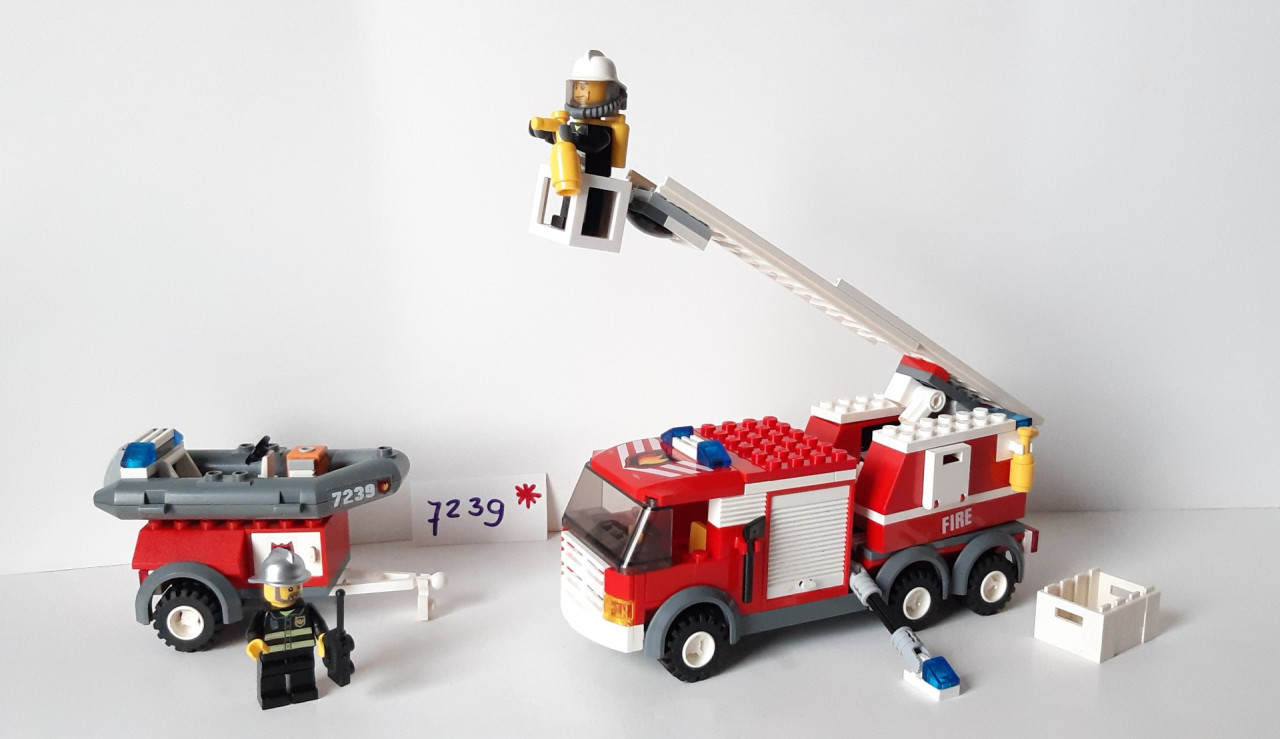 Lego 7239 brandweer ladderwagen met aanhanger en bootje