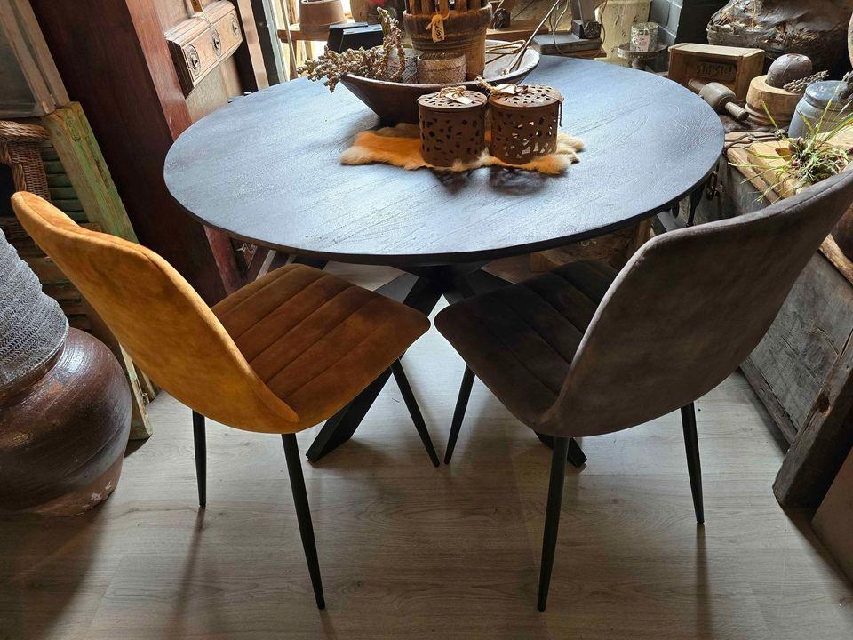 SCHITTERENDE DECORATIE, BANKEN, TAFELS, STOELEN, ENZOVOORTS BIJ 3Z FACTORY