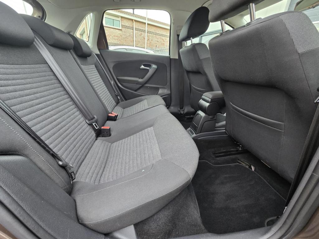 Volkswagen Polo 1.4-16v highline