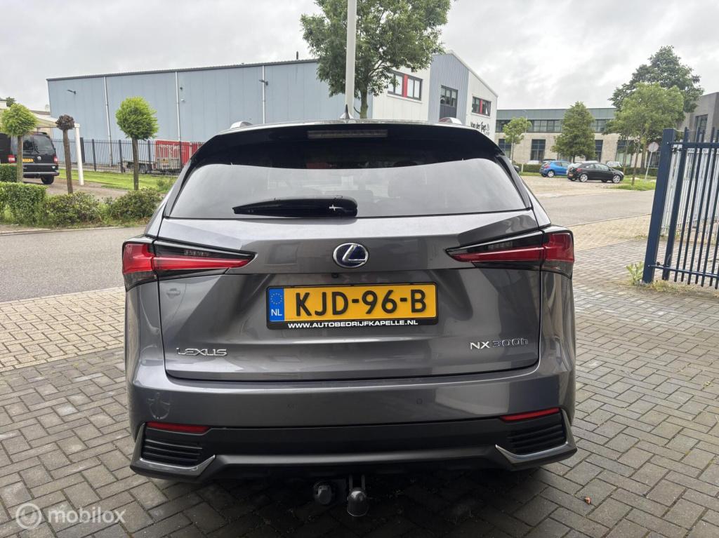 Lexus Nx 300h awd business line