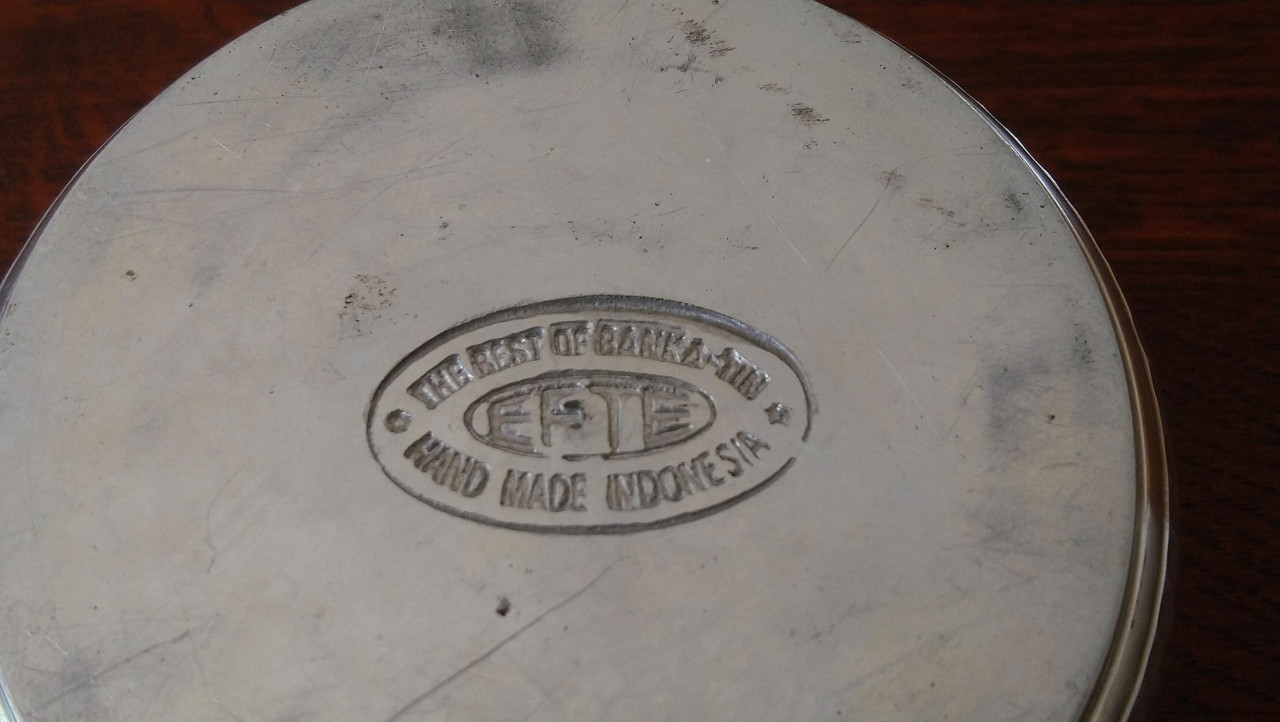 Banka Tin Indonesia asbakje gehamerd tin, dia 9 cm