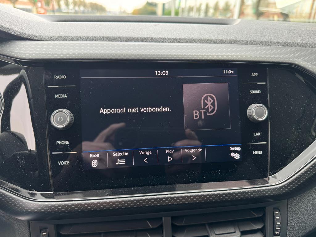 Volkswagen T-cross 1.0 tsi life automaat , apple carplay , trekhaak