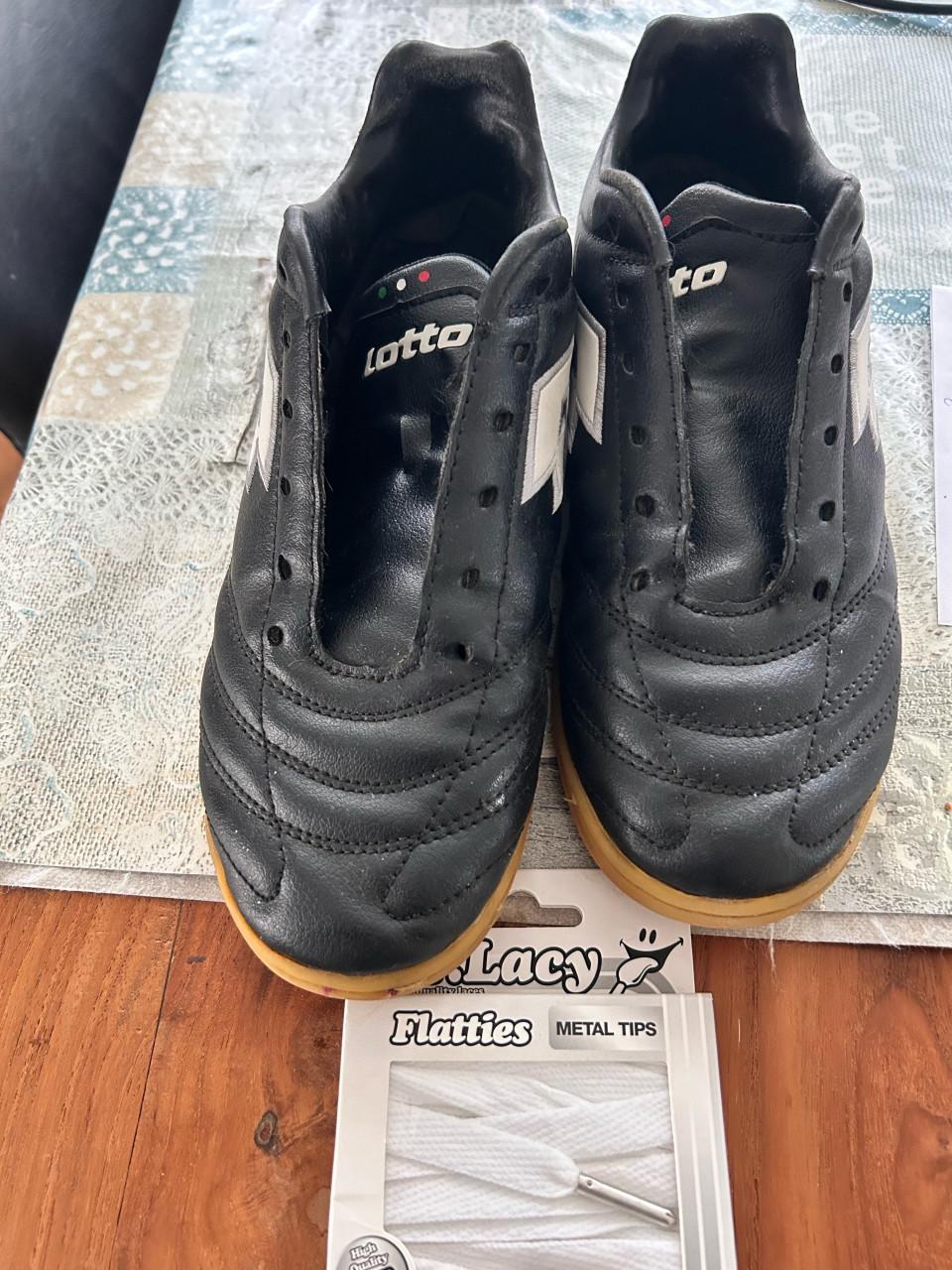 Voetbalschoenen mt 41