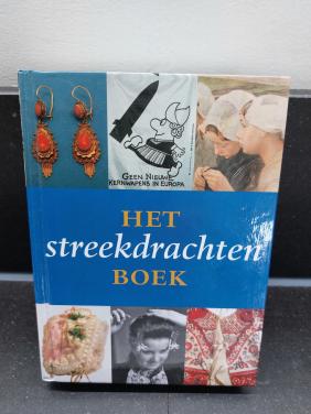 Boek klederdrachten