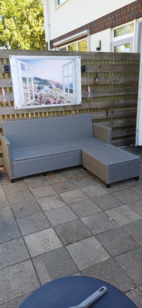 Lounge bank