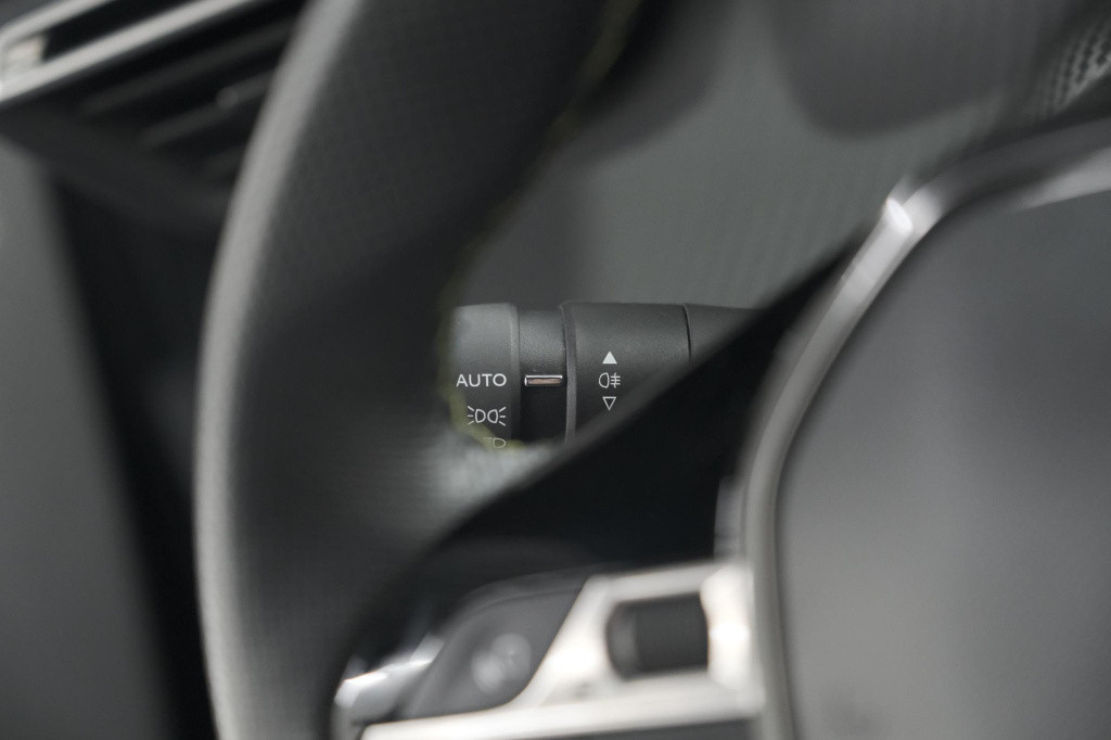 Peugeot 208 puretech 100 gt | camera | navigatie | apple carplay | parkeers