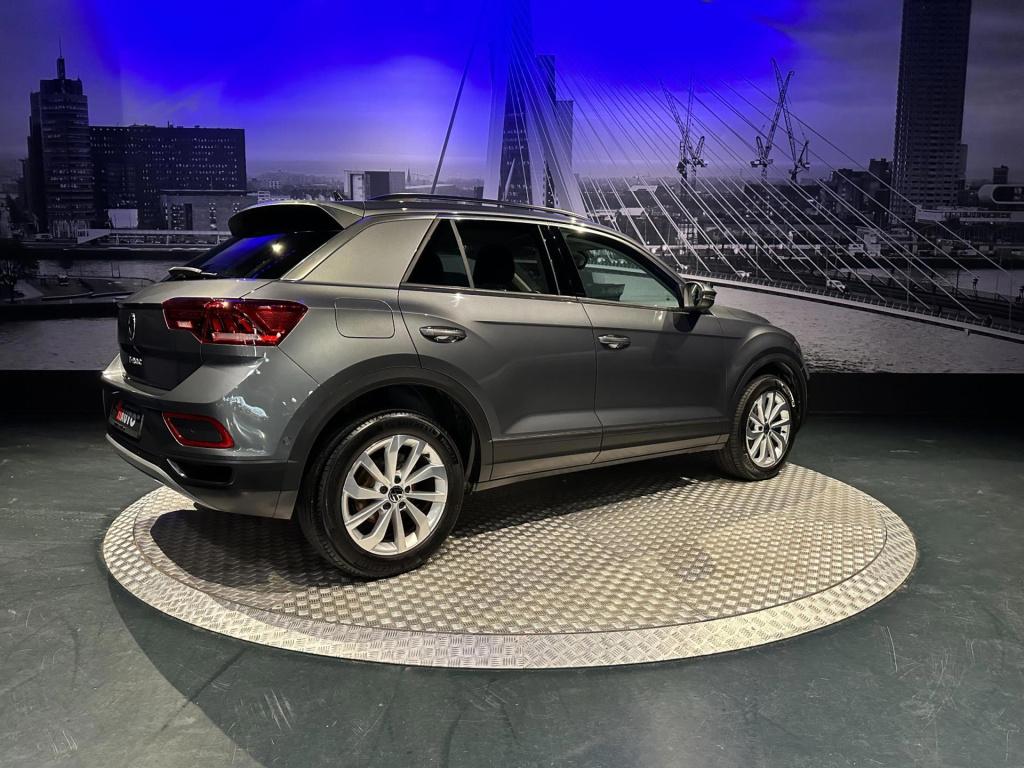 Volkswagen T-roc 1.0 tsi life *acc*17inch*privacy glass*led*appconnect*priv