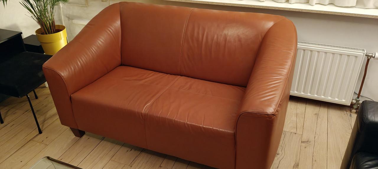 Bank zwart en bank bruin