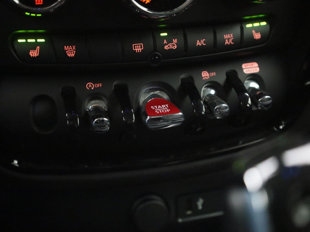 Mini Clubman 1.5 cooper business edition | automaat | navigatie | apple car