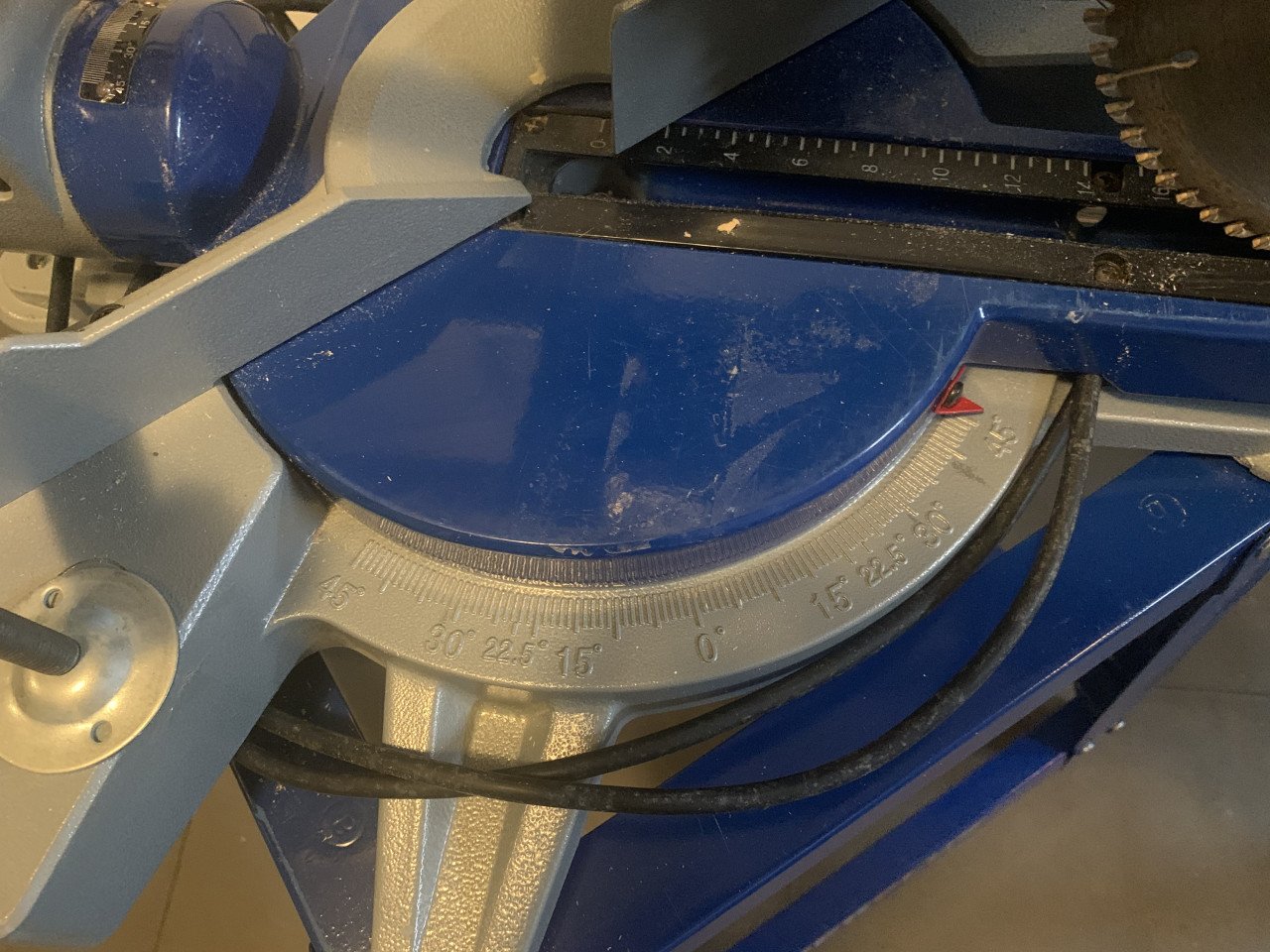 Powerplus POW8136 Afkortzaag met trekfunctie