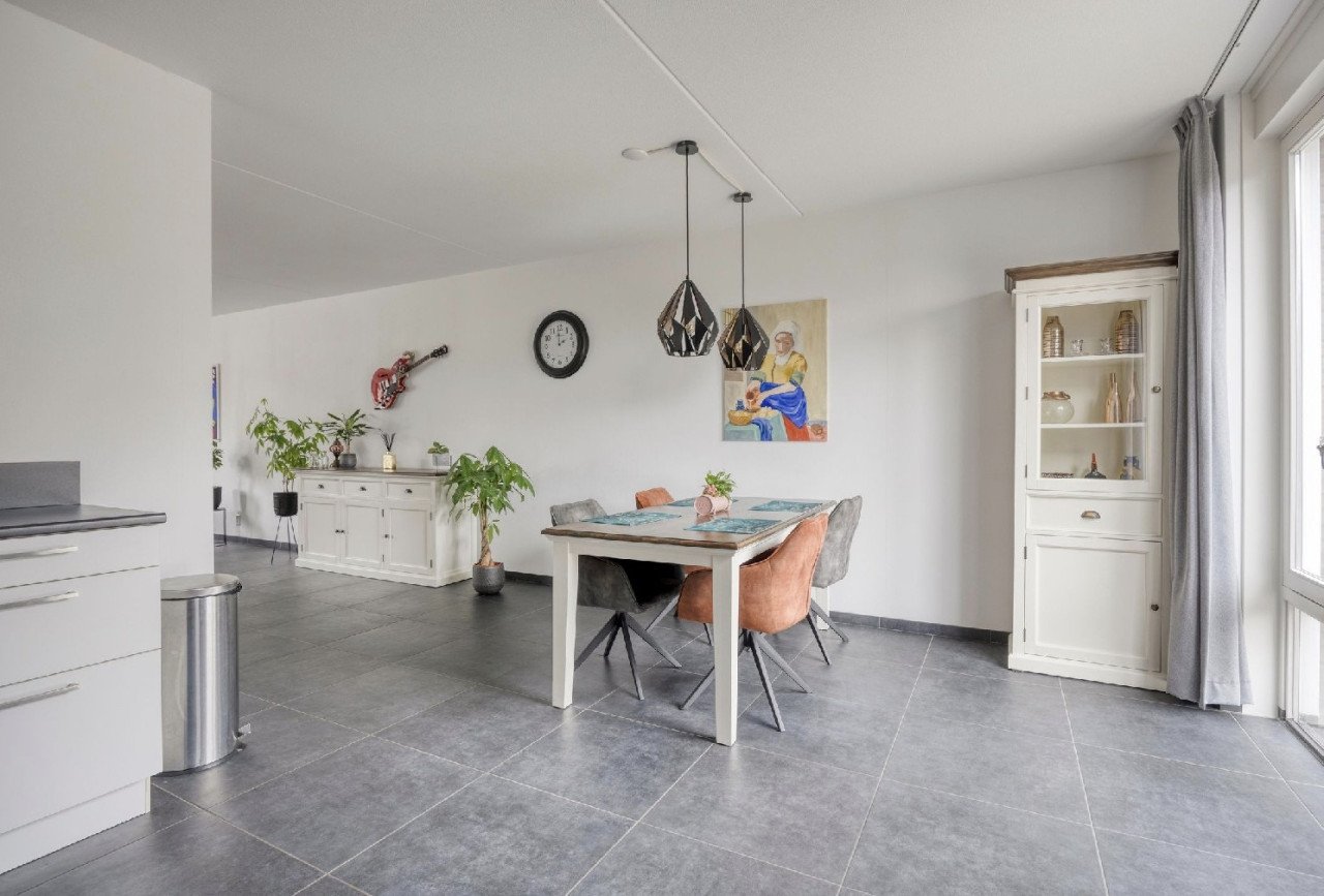 Instapklare twee onder een kap woning met garage in de Goese wijk Mannee